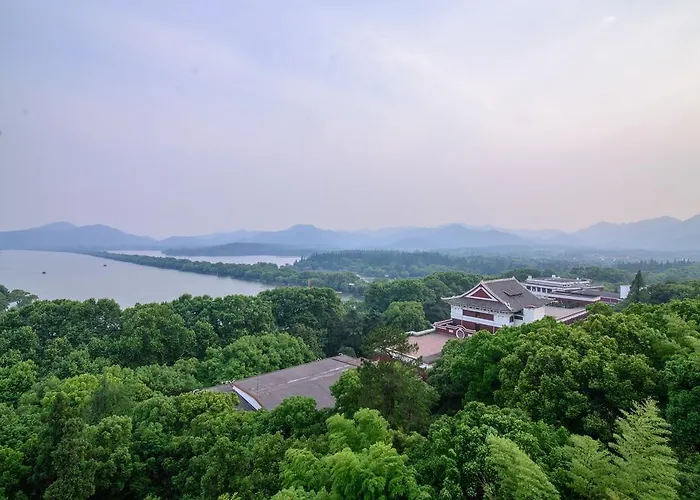 Shangri-La Hangzhou - The Back Garden Of West Lake
