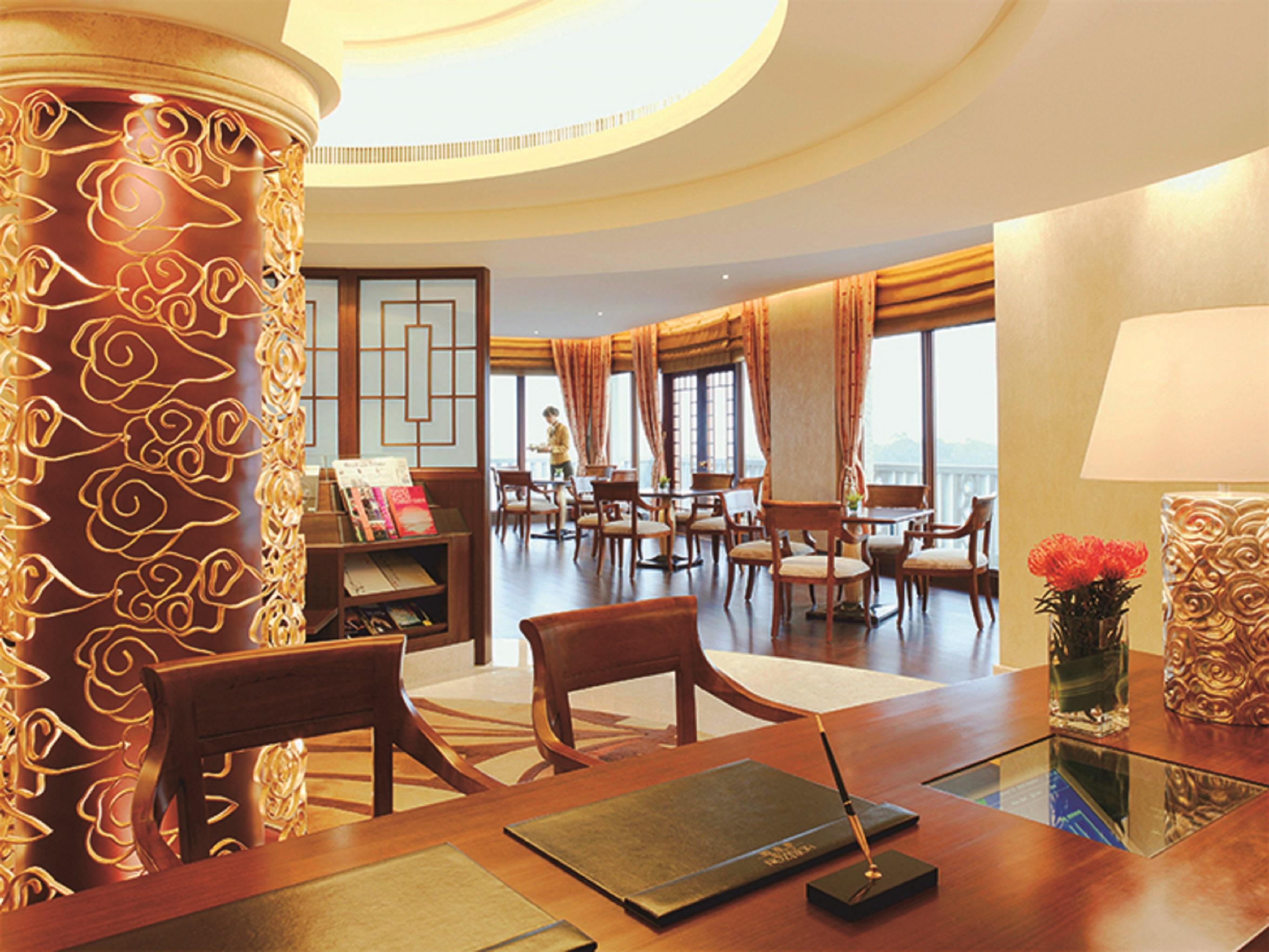 Shangri-la - The Back Garden Of West 5*